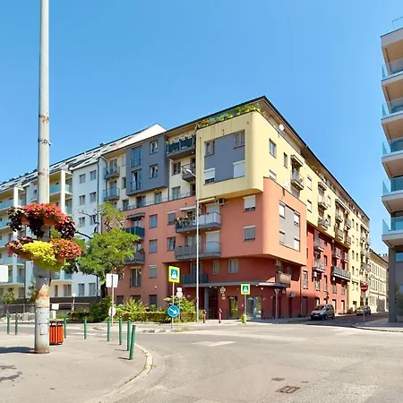 Lägenhet Corvin - Free Parking- Budapest
