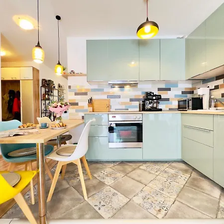 Corvin - Free Parking-