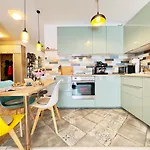 Corvin - Free Parking-
